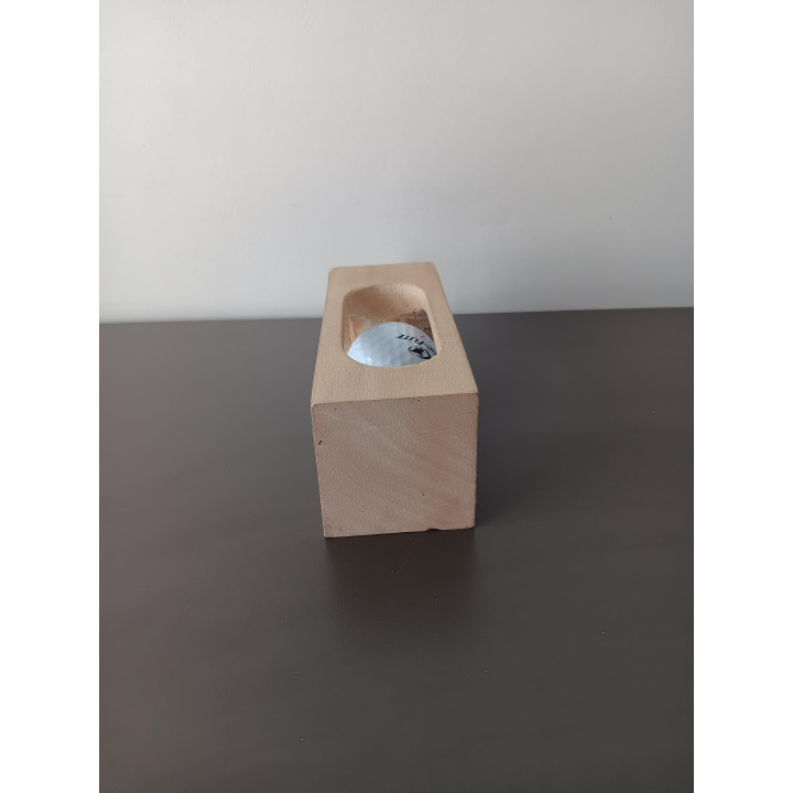 Houten decoratieblok met ingebouwde golfbal