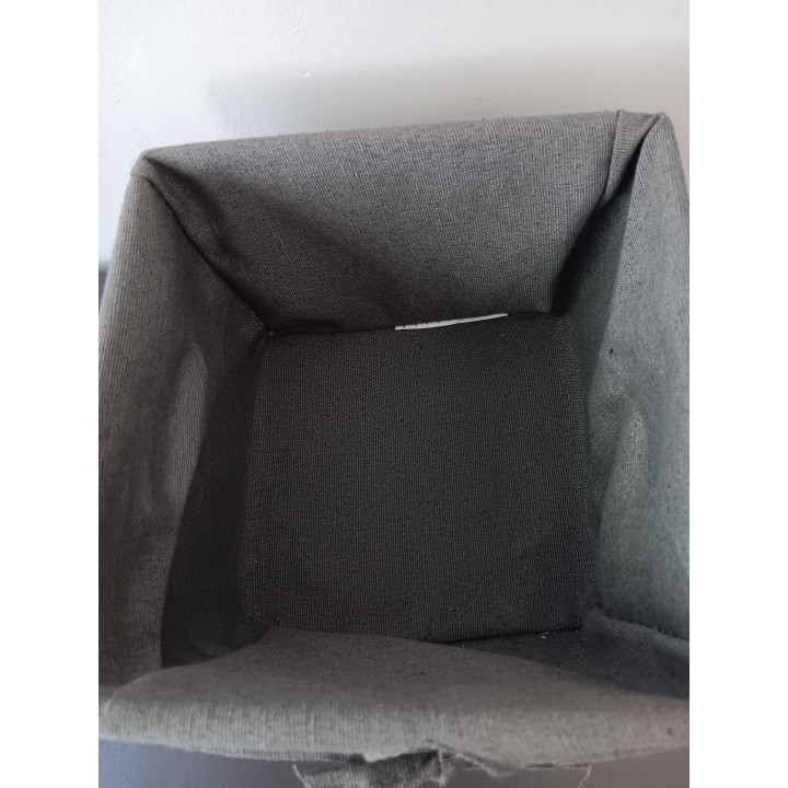 Grijze houten opbergmand met stoffen voering