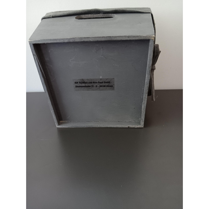 Grijze houten opbergmand met stoffen voering