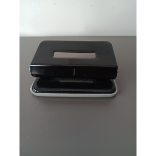 Zwarte metalen perforator