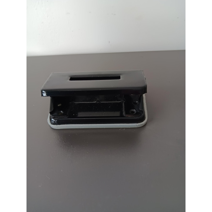Zwarte metalen perforator