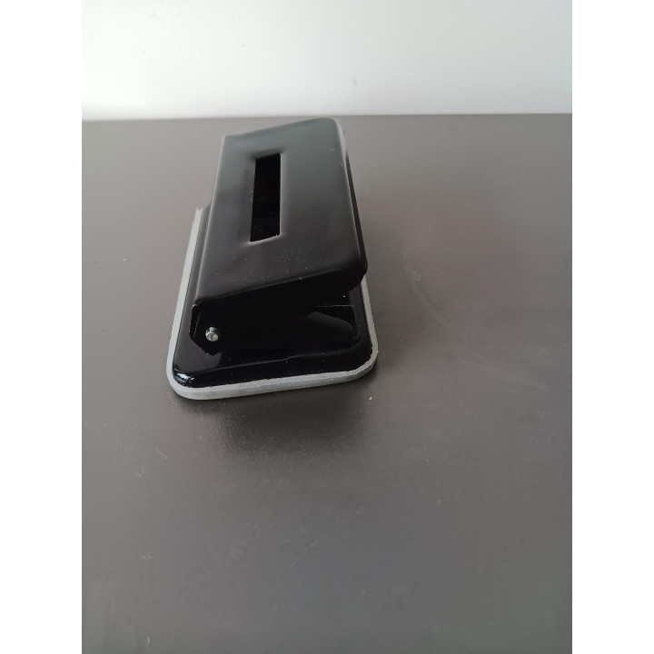 Zwarte metalen perforator