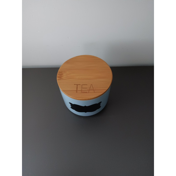 Theebus met bamboe deksel en label