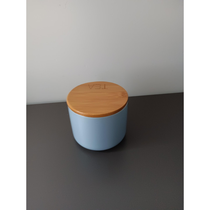 Theebus met bamboe deksel en label