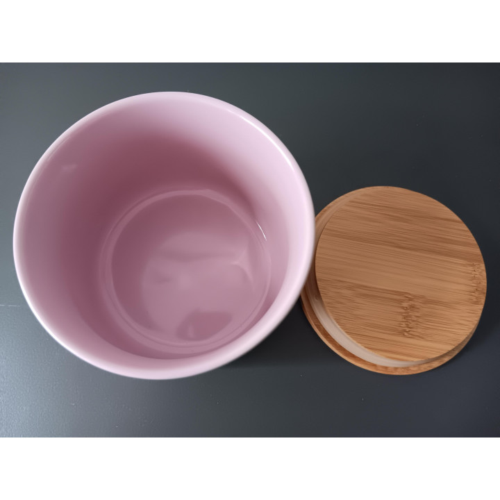 Theebus met bamboe deksel en label