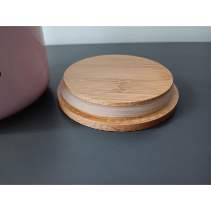 Theebus met bamboe deksel en label