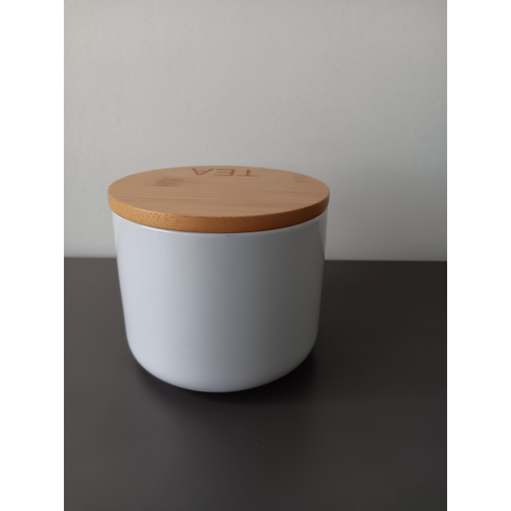 Theebus met bamboe deksel en label