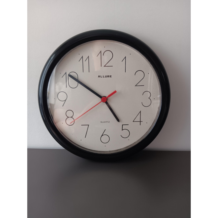 Vintage Allure wandklok zwart wit met rode secondewijzer