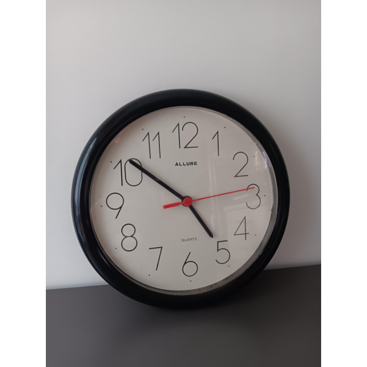 Vintage Allure wandklok zwart wit met rode secondewijzer