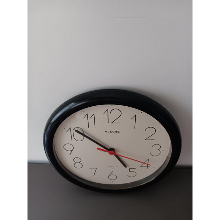 Vintage Allure wandklok zwart wit met rode secondewijzer