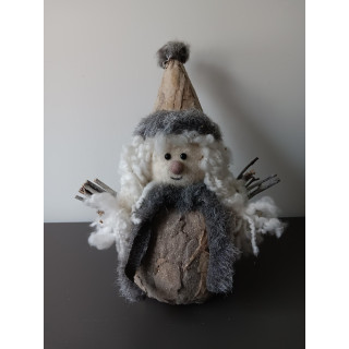 Vrouwelijke kerstgnome van hout en textiel 23 cm