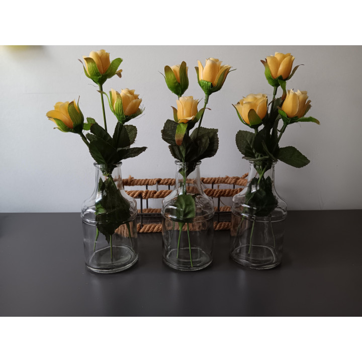 Set van 3 glazen vaasjes met kunstbloemen in metalen mand