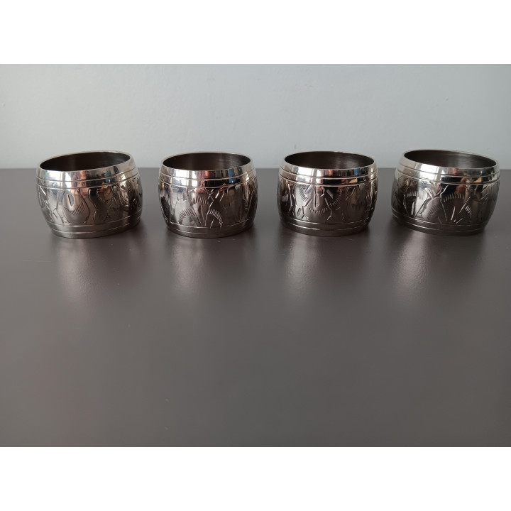 Set van 4 metalen servetringen met gegraveerd patroon