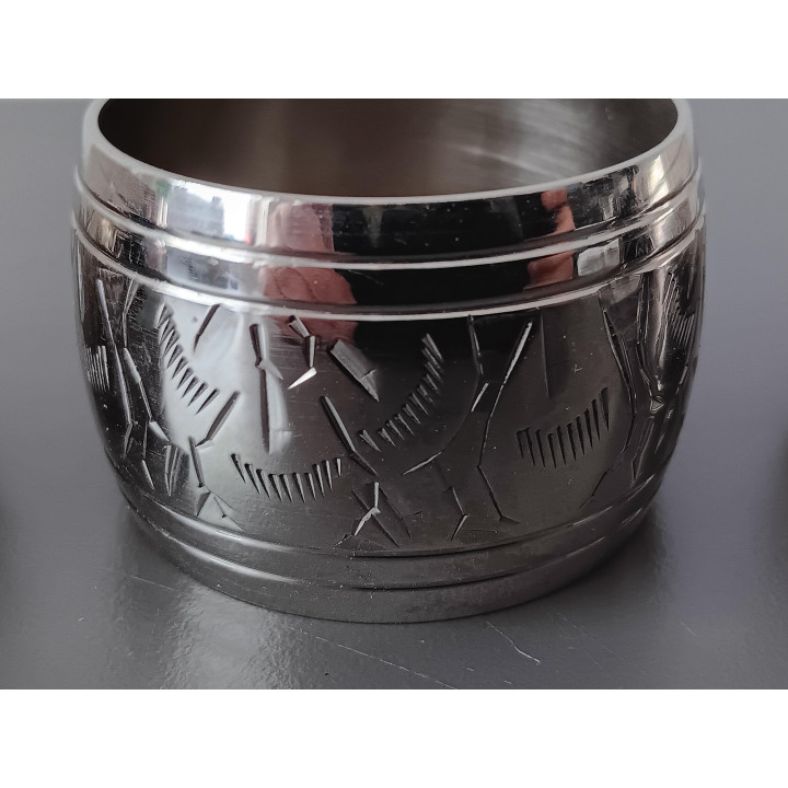 Set van 4 metalen servetringen met gegraveerd patroon
