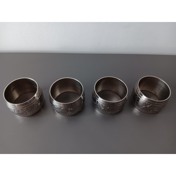 Set van 4 metalen servetringen
