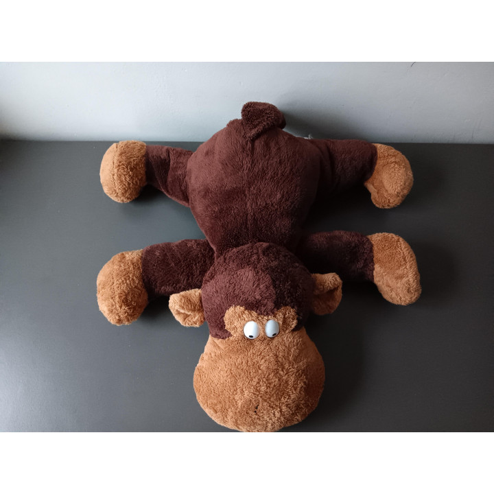 Grote platte knuffel aap