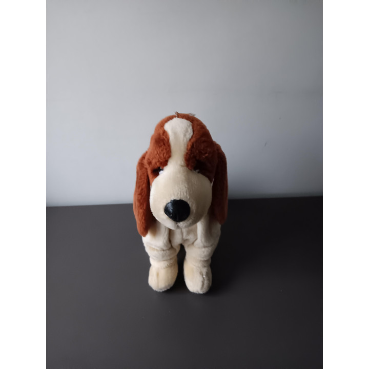 Pluche hond knuffel zittend
