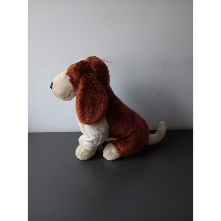 Pluche hond knuffel zittend