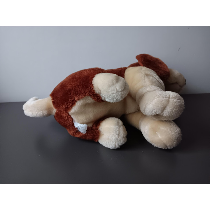 Pluche hond knuffel zittend