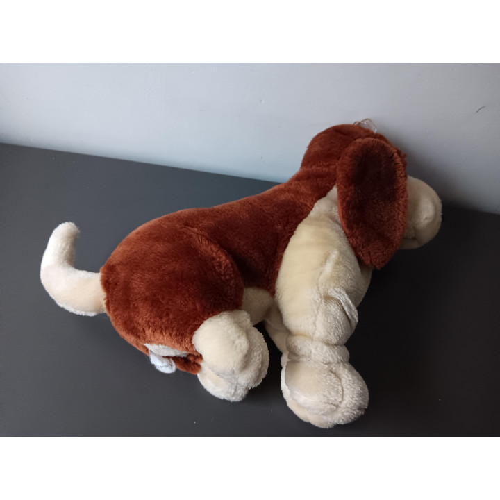 Pluche hond knuffel zittend