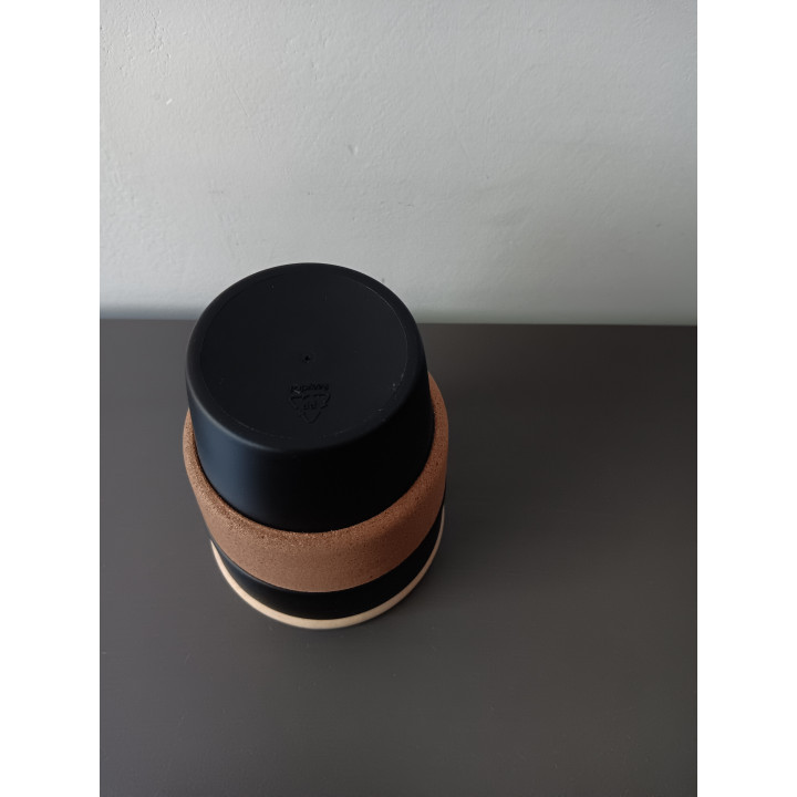 Koffiebeker to go met bamboe deksel en kurkband
