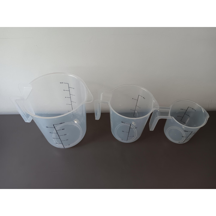 Set van 3 kunststof maatbekers met handvat