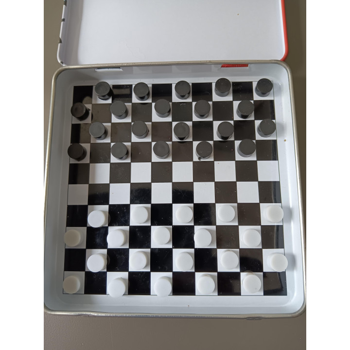 Dammenspel in metalen opbergdoos