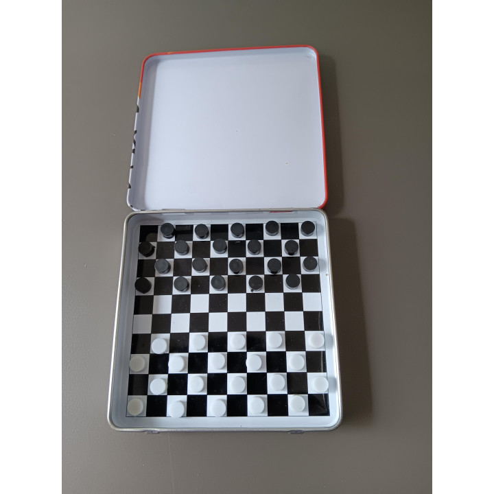 Dammenspel in metalen opbergdoos