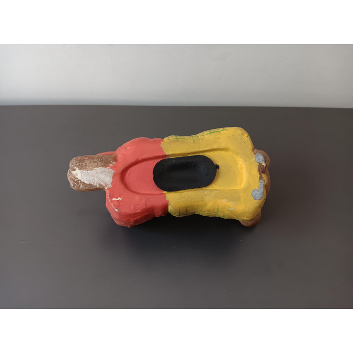 Vintage spaarpot beer liggend