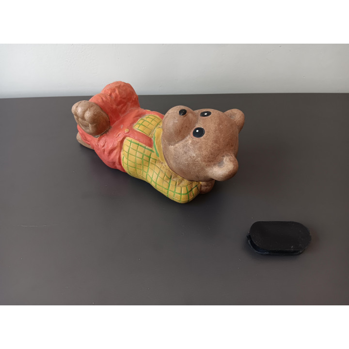 Vintage spaarpot beer liggend