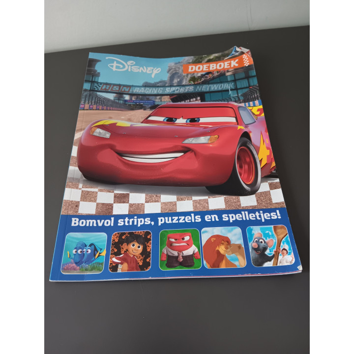 Disney doeboek met strips puzzels en spelletjes Cars Coco en meer