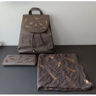 Set Rugtas Portemonnee en Sjaal Taupe met Gouden Veren