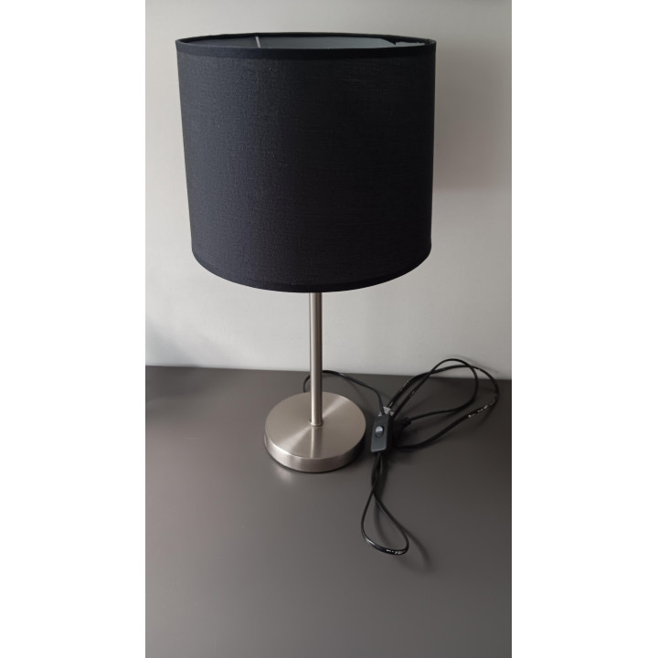Zwarte tafellamp met metalen voet