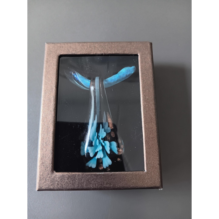 Blauwe halsketting met glashanger druppelvorm