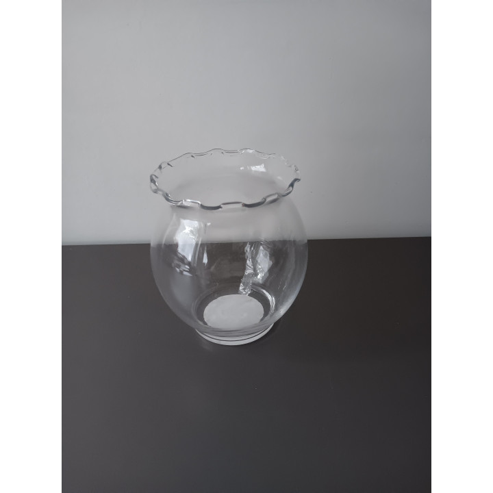 Glazen vaasje met golvende rand