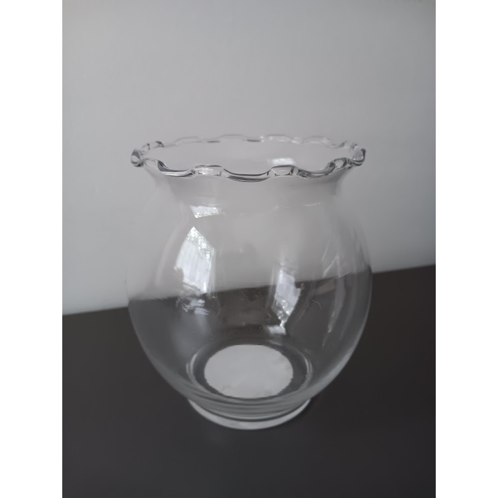 Glazen vaasje met golvende rand