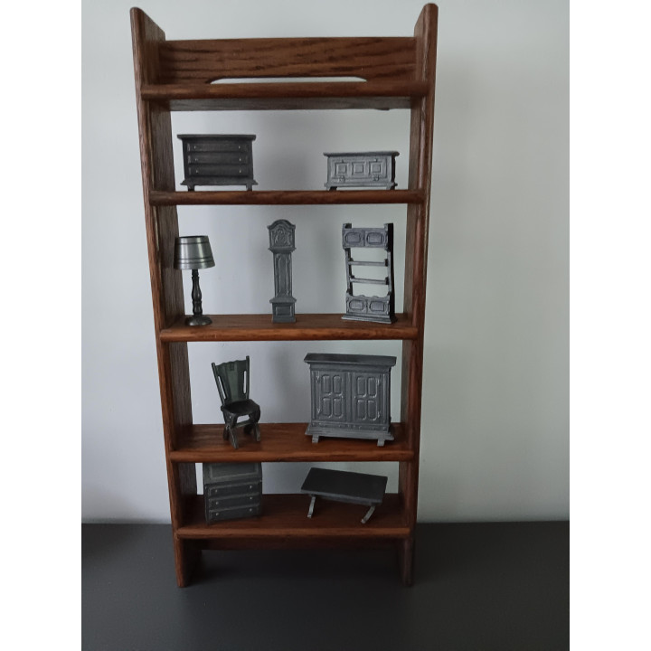 Tinnen poppenhuis meubelset in houten wandkastje