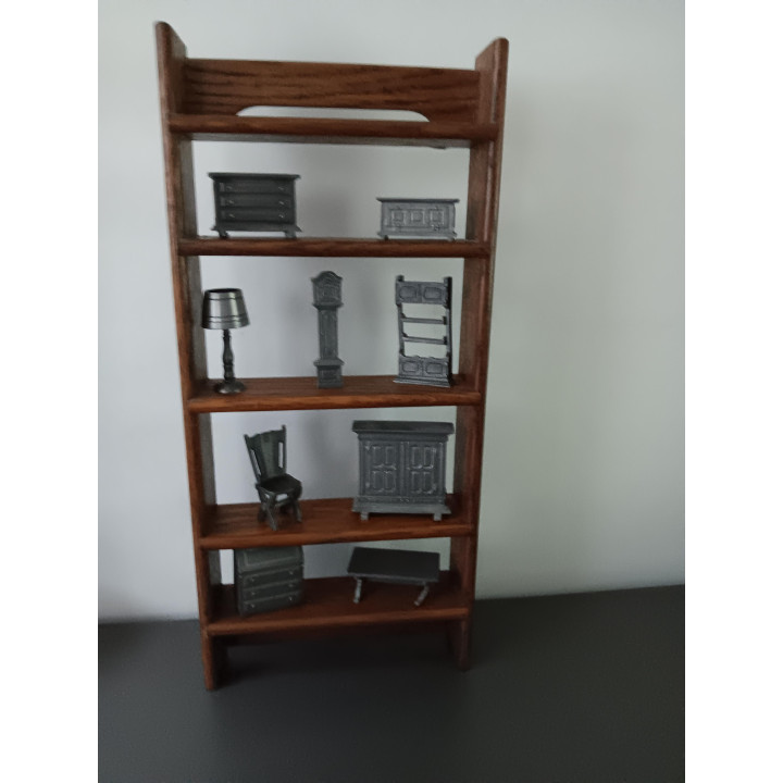 Tinnen poppenhuis meubelset in houten wandkastje