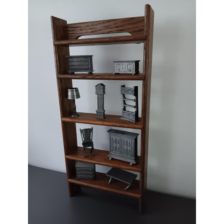 Tinnen poppenhuis meubelset in houten wandkastje