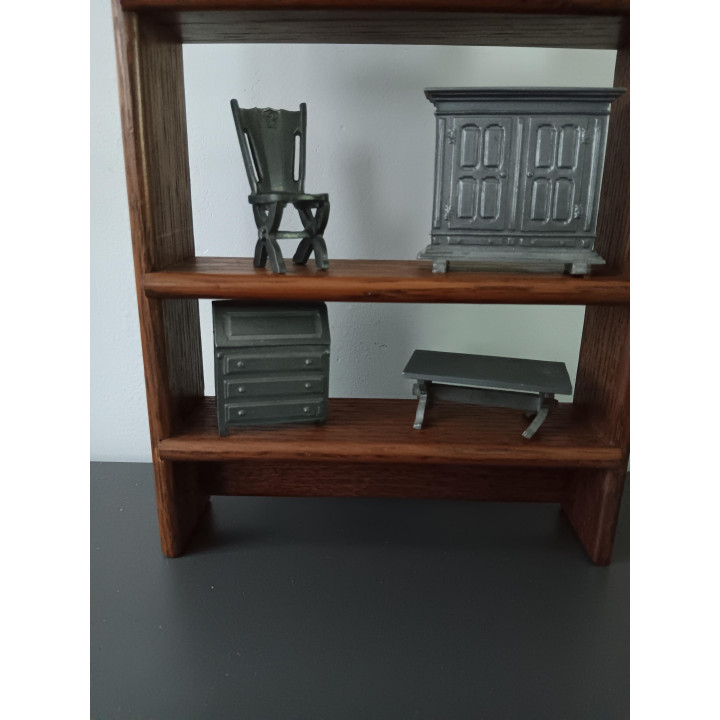 Tinnen poppenhuis meubelset in houten wandkastje