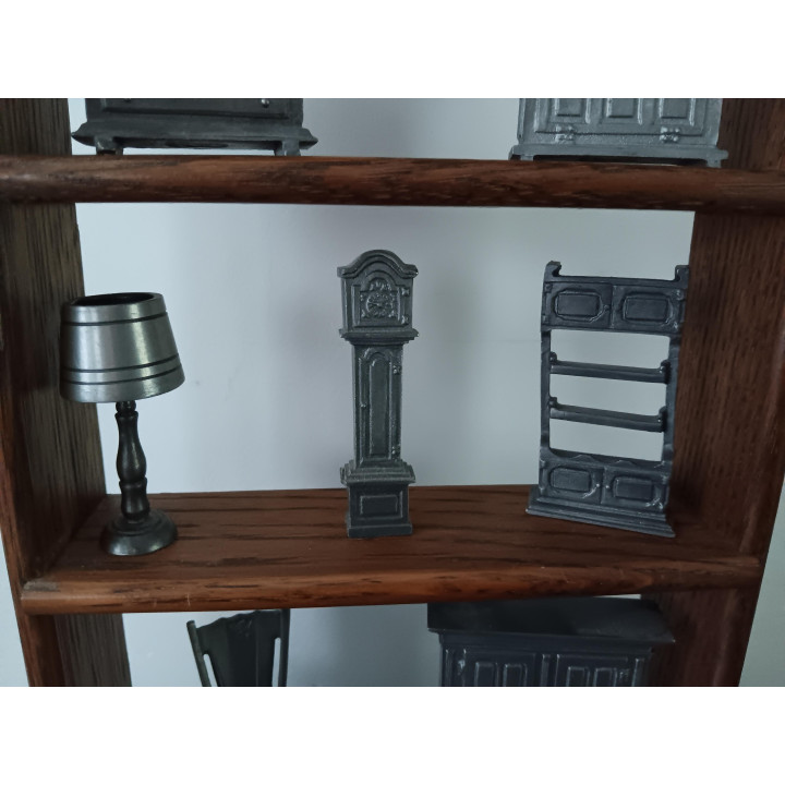 Tinnen poppenhuis meubelset in houten wandkastje