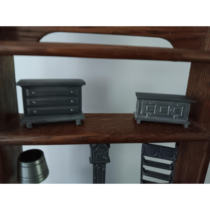 Tinnen poppenhuis meubelset in houten wandkastje