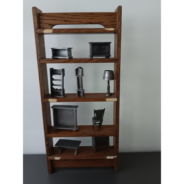 Tinnen poppenhuis meubelset in houten wandkastje