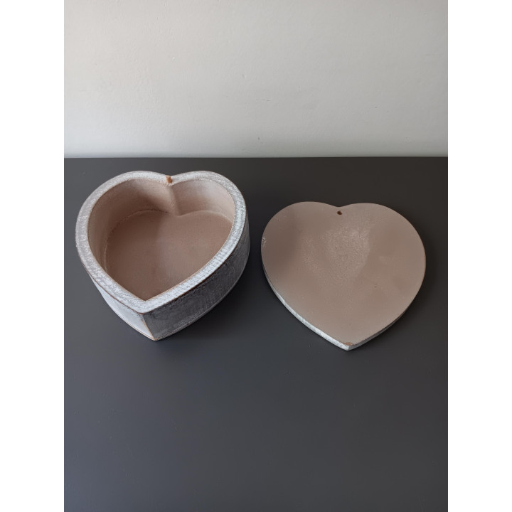 Hartvormige houten opbergdoos met kantpatroon