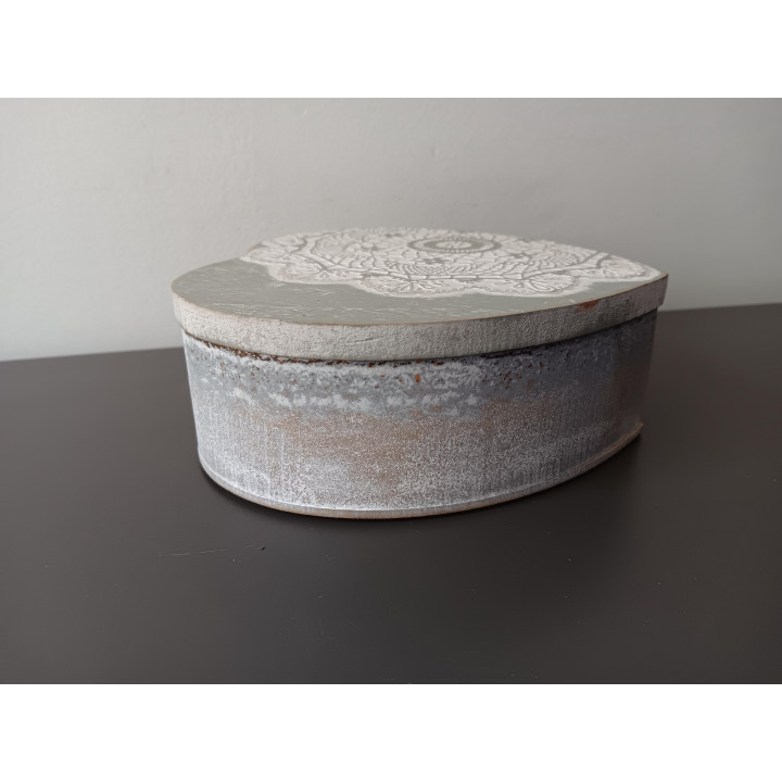 Hartvormige houten opbergdoos met kantpatroon