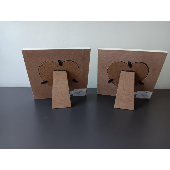 2 witte fotolijstjes hartvorm 16x16