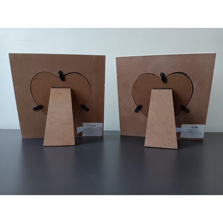 2 witte fotolijstjes hartvorm 16x16