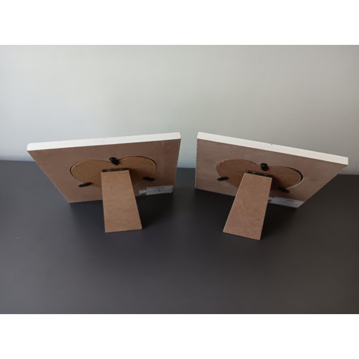 2 witte fotolijstjes hartvorm 16x16