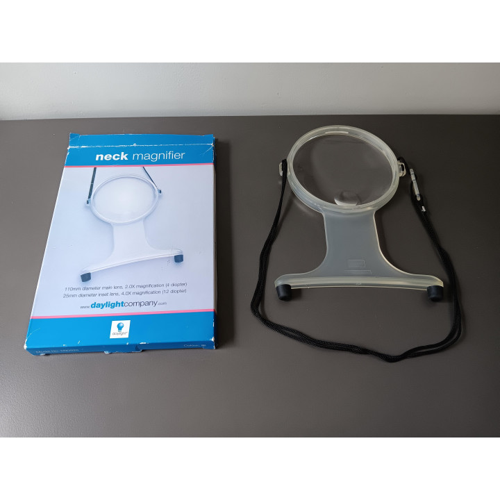 Neck magnifier