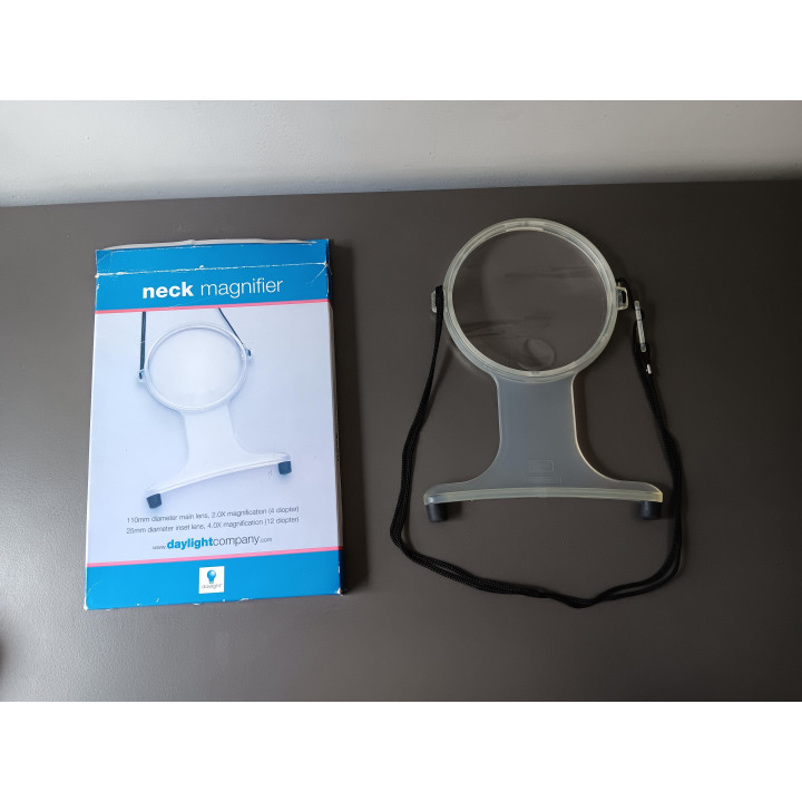 Neck magnifier